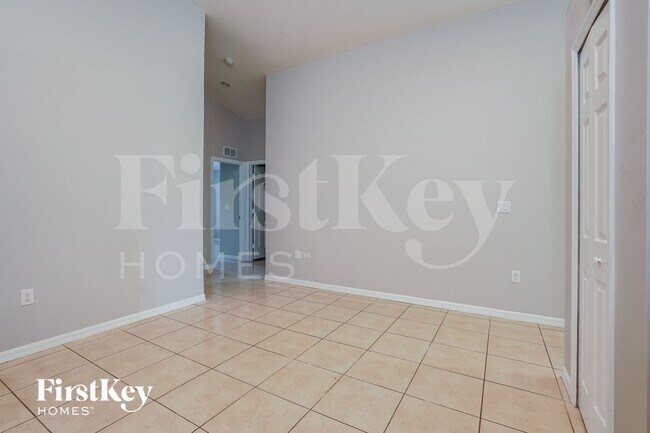 317 Melissa Dr in Lehigh Acres, FL - Foto de edificio - Building Photo