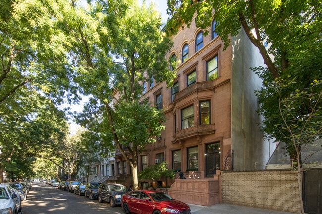 19 W 76th St in New York, NY - Building Photo - Building Photo