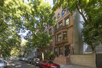 19 W 76th St in New York, NY - Building Photo - Building Photo