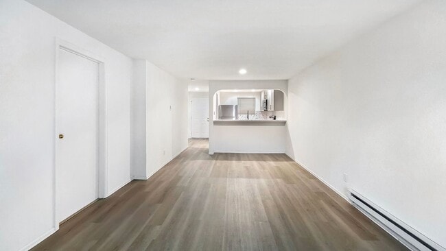 12670 NE 10th Pl in Bellevue, WA - Building Photo - Building Photo