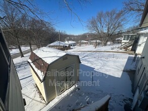 2216 Wilson Ave in Leavenworth, KS - Foto de edificio - Building Photo