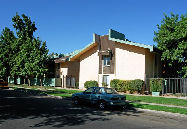 Fountain West Apartments in Fresno, CA - Building Photo - Building Photo