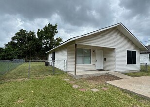 1811 Benson St in Houston, TX - Building Photo - Building Photo