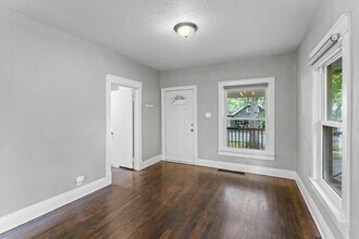 4542 Terrace St in Kansas City, MO - Building Photo - Building Photo