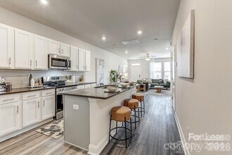 102 Abercorne Wy in Mooresville, NC - Building Photo - Building Photo