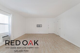 1327 Laurel Ave in West Hollywood, CA - Foto de edificio - Building Photo