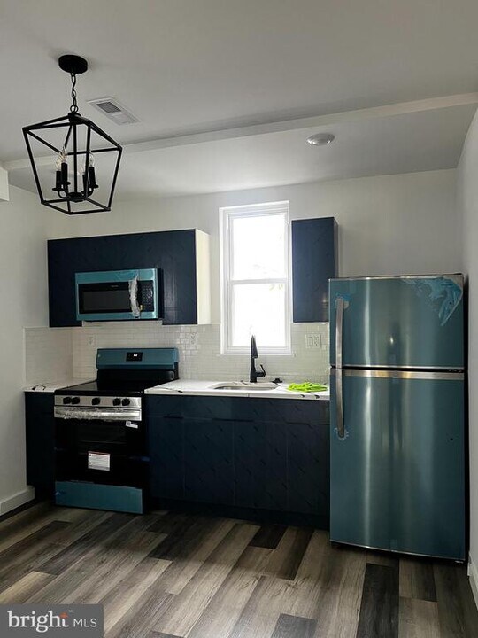 1551 Church St in Philadelphia, PA - Building Photo