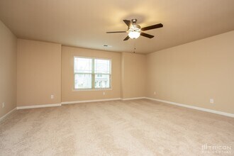 216 Stillwood Dr in Newnan, GA - Building Photo - Building Photo