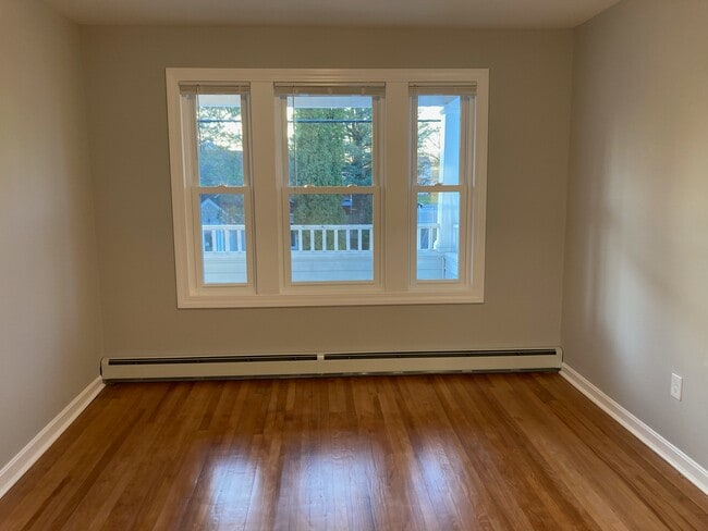 185 Calef Rd, Unit 1 in Manchester, NH - Foto de edificio - Building Photo