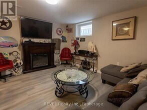 12 Glendale Dr in Welland, ON - Building Photo - Building Photo