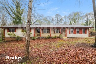 2937 Pebble Ln SW in Snellville, GA - Building Photo