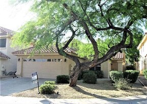 10358 E Davenport Dr in Scottsdale, AZ - Building Photo