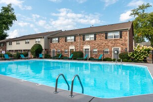 Village West in Columbus, OH - Building Photo