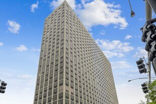 4343 N Clarendon Ave in Chicago, IL - Building Photo