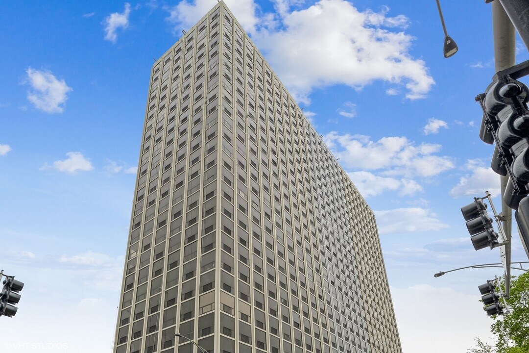 4343 N Clarendon Ave in Chicago, IL - Building Photo