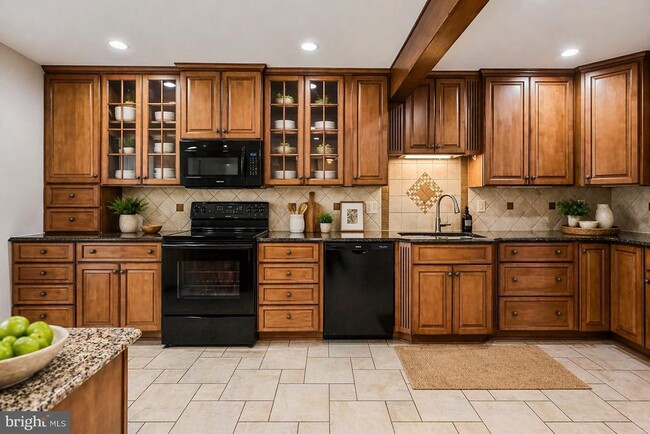9929 Hemlock Woods Ln in Burke Centre, VA - Building Photo - Building Photo