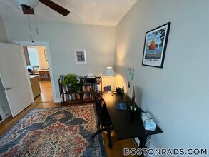 24 Ellington Rd, Unit 2 in Somerville, MA - Building Photo - Building Photo