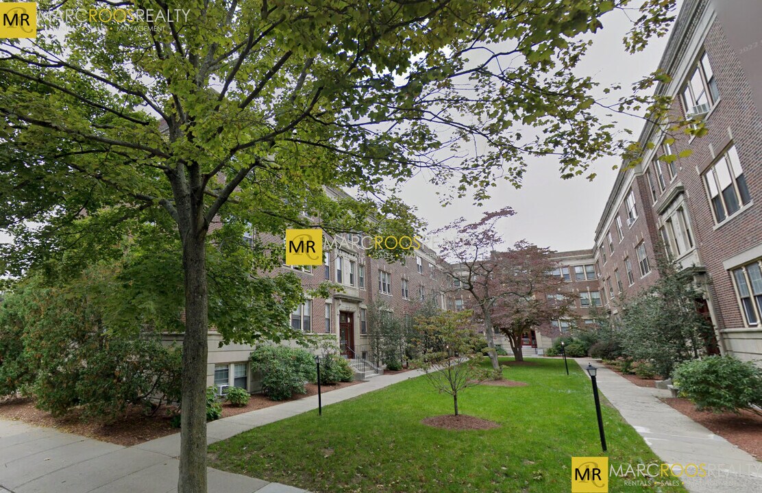 14 Alton Pl, Unit 3 in Brookline, MA - Foto de edificio