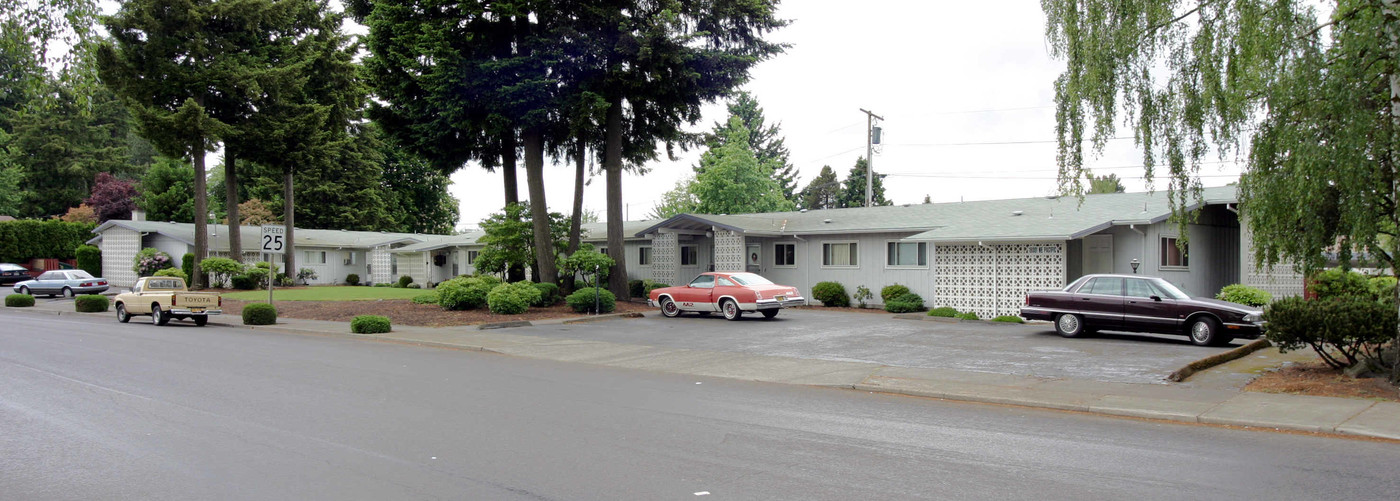 Claireview Apartments in Portland, OR - Building Photo