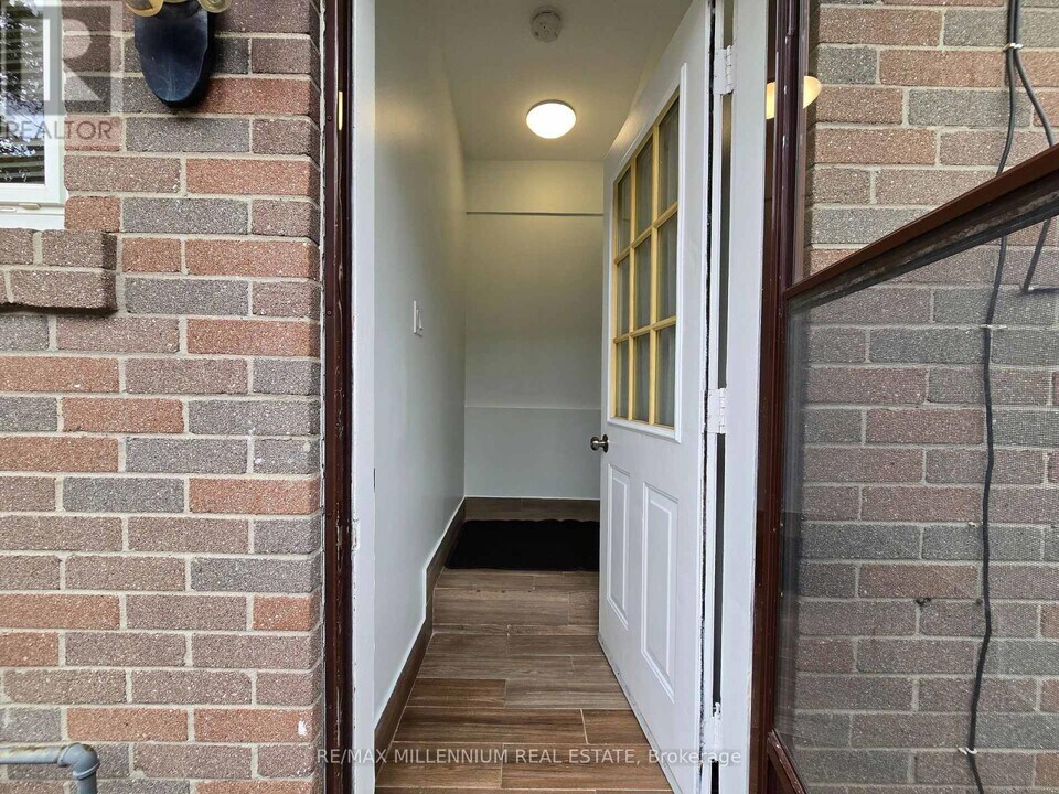 144 Clarence St in Brampton, ON - Building Photo