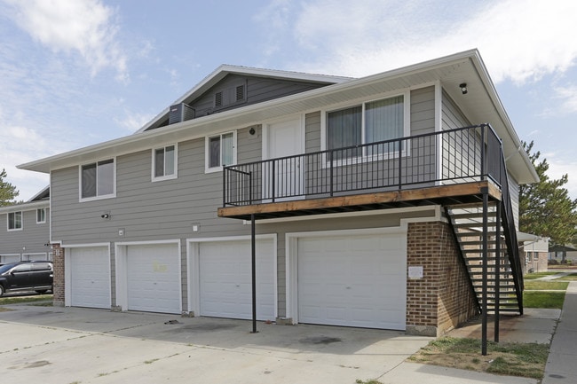 Boulder Pines Apartments