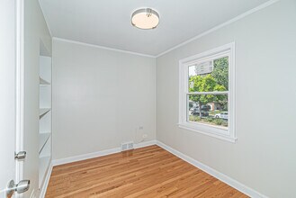4207 Main St, Unit Apt 1 in Skokie, IL - Building Photo - Building Photo
