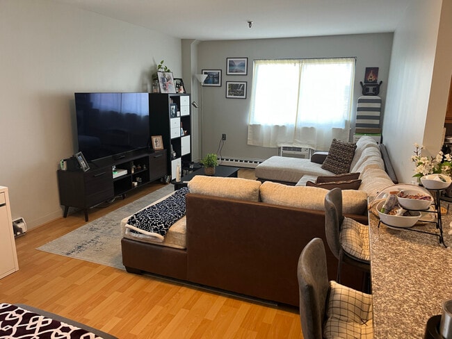 51 Schuyler Ave in Stamford, CT - Foto de edificio - Building Photo