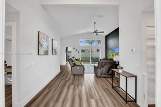 1063 Cedar Falls Dr in Weston, FL - Building Photo - Building Photo