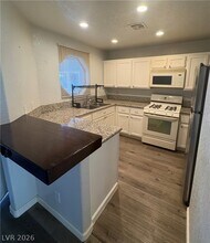 5040 S Rainbow Blvd in Las Vegas, NV - Building Photo - Building Photo