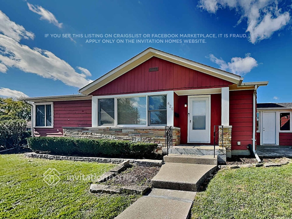 426 N Ellsworth Ave in Villa Park, IL - Building Photo