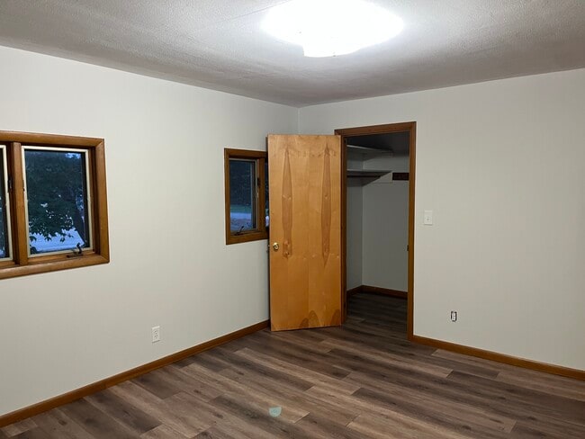 455 S Arch Ave, Unit B in New Richmond, WI - Foto de edificio - Building Photo