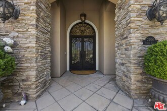 2206 Ribble Valley Dr in Bakersfield, CA - Building Photo - Building Photo