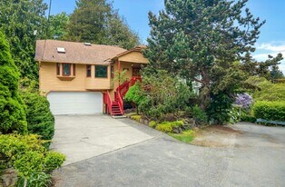 12013 Exeter Ave NE in Seattle, WA - Building Photo