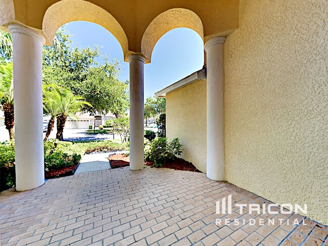 4751 Artesian Rd in Land O Lakes, FL - Foto de edificio - Building Photo