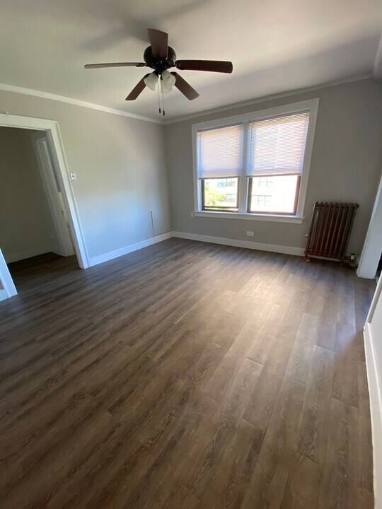 4236 N Broadway St, Unit 306 in Chicago, IL - Building Photo