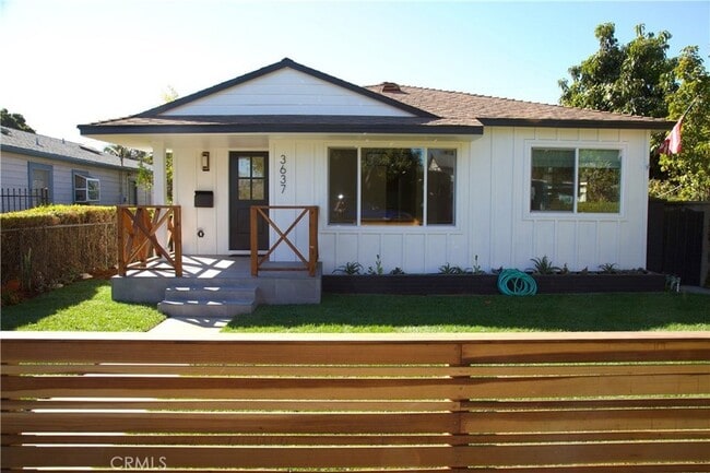 3637 Ashwood Ave, Unit 2105 in Los Angeles, CA - Building Photo - Building Photo