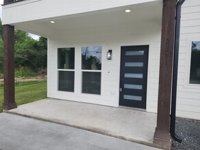 2651 Beaumont Ave in Liberty, TX - Building Photo - Building Photo
