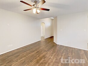 2716 Gains Mill Dr in Fort Worth, TX - Foto de edificio - Building Photo