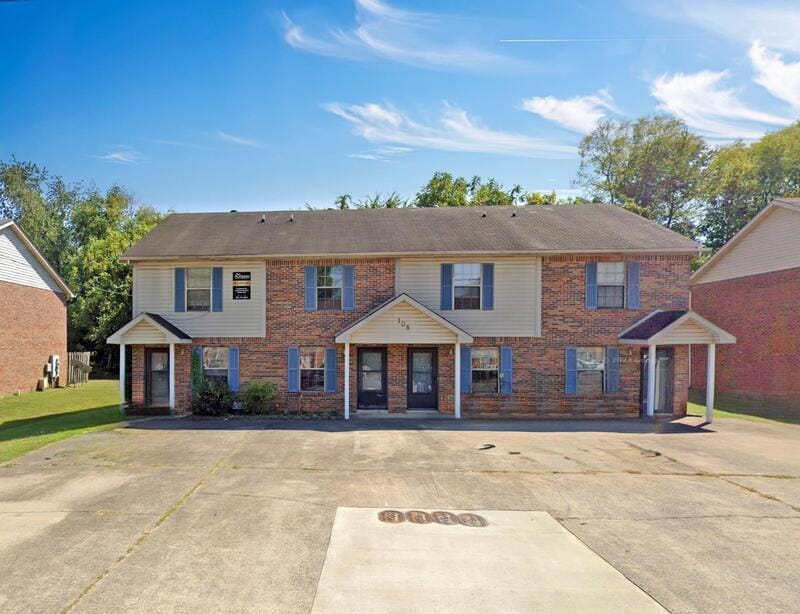 108 Hickory Trace Rd in Clarksville, TN - Building Photo