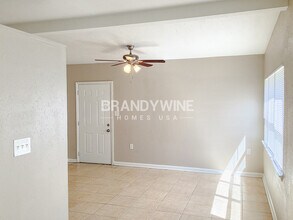 2016 E Crenshaw St in Tampa, FL - Foto de edificio - Building Photo