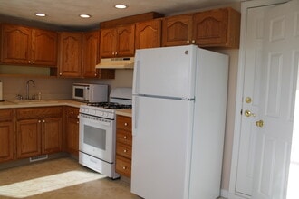 42 Preston Rd, Unit 1 in Somerville, MA - Foto de edificio - Building Photo