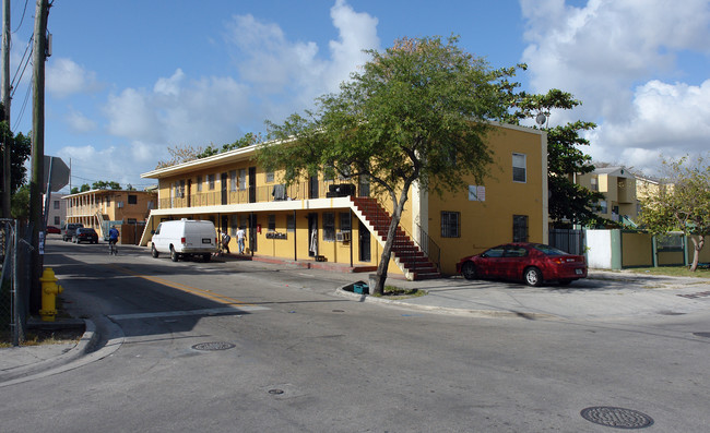 200 NW 13th St in Miami, FL - Building Photo - Building Photo