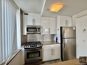 31-61-61 37th St in Queens, NY - Building Photo - Building Photo