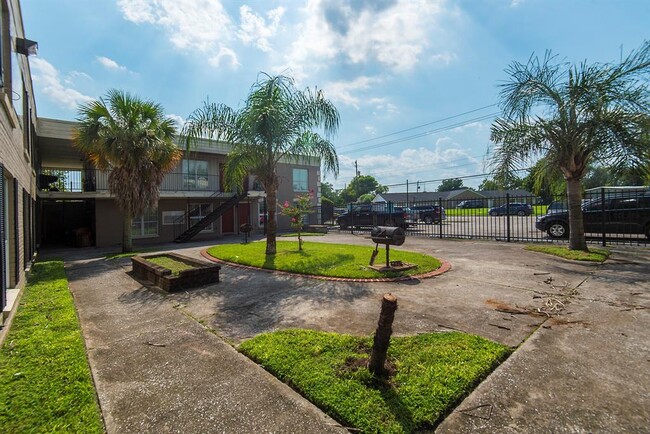6810 Westover St in Houston, TX - Foto de edificio - Building Photo