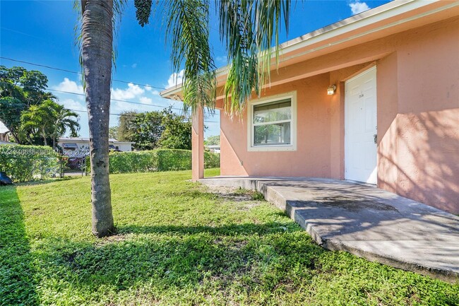 2536 Cleveland St in Hollywood, FL - Building Photo - Building Photo
