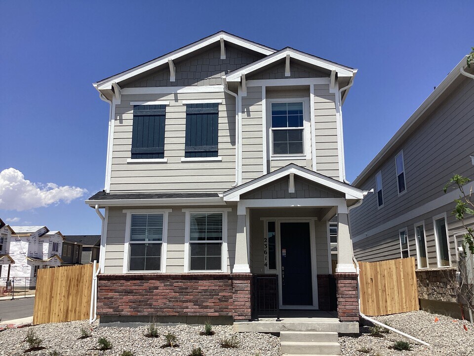 23584 E 2nd Pl in Aurora, CO - Building Photo