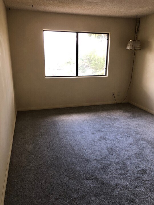 217 Red Oak Ln in Thousand Oaks, CA - Building Photo