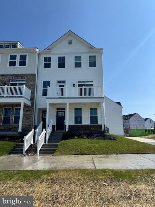 701 Platinum Dr in Phoenixville, PA - Building Photo