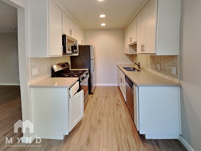 property at 2336 Villanova Cir