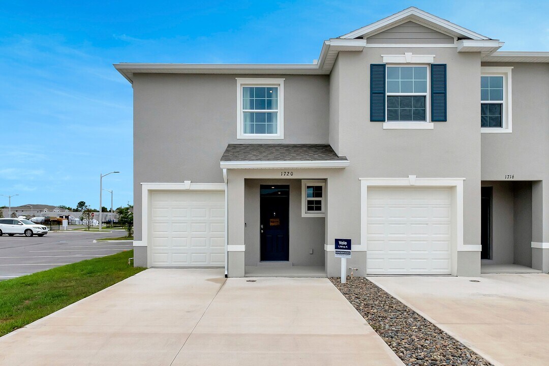 Copper Creek North Townhomes in Gibsonton, FL - Building Photo